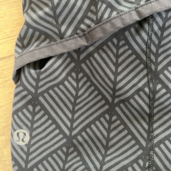 Lululemon 2.5” lined speed short - Picture 4 of 6